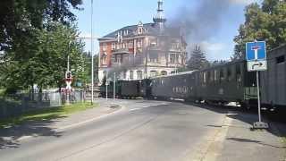 Traditionszug mit IV K, sächsische Schmalspurbahn am Bahnübergang Radebeul Ost