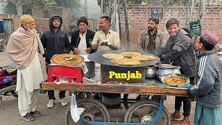 REALLY BEST TRENDING DESI BREAKFAST IN LAHORE | AL-MADINA ALOO SAAG PARATHA | STREET FOOD PAKISTAN