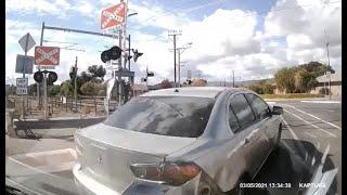 Aussiecams - Lancer fails to give way near level crossing and collides with VAN Ascot Park SA