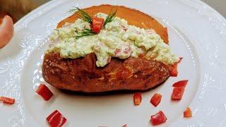 Gebackene Süßkartoffeln mit leckerer Avocado-Paprika-Creme  einfaches, vegetarisches Rezept