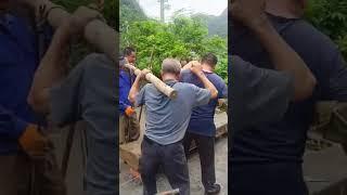 The process of laying the stone slab on bricks
