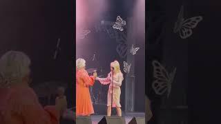 Dolly Parton makes a surprise appearance #shorts #fyp #Dollywood #nataliegrant #dollyparton #dolly