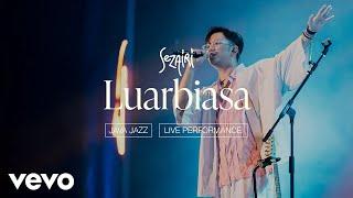 Sezairi - Luarbiasa (Live Performance)