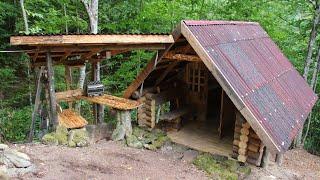 Building a House from Logs. Work and Life in the Forest