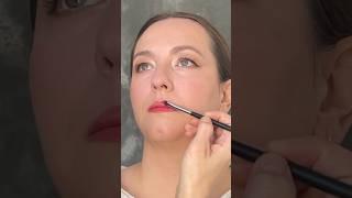 Šťavnaté rty a clasické černé linky •Juicy lips & classic black eyeliner #makeupvideo #cz #classic