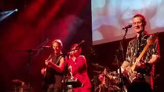 Saffron from Republika feat. Chesney Hawkes - Ready To Go (live) - 31.05.24    - O2 Islington