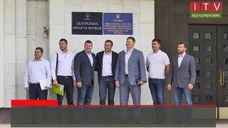 Володимир Карплюк подав документи до ЦВК