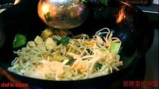 CINAINCUCINA presenta: "Spaghetti Saltati con Tofu e Verdure"