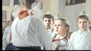 А ну ка песню нам пропой веселый ветер!