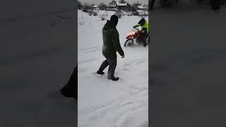 валера зимой на чиле  на раслабоне 