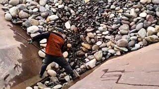 Barge unloads 2900 tons of cobblestone- relaxing video
