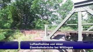 Luftaufnahme von einer Eisenbahnbrücke bei Wittingen