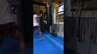 Slow mo elbows. @luckys_team @jesualdobraga9963  #muaythai #bagwork