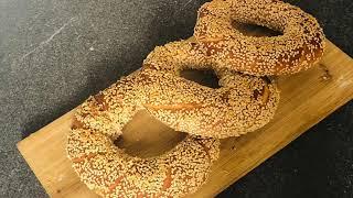 芝麻面包圈：内部松软外面香脆/Simit: Sesame bagels