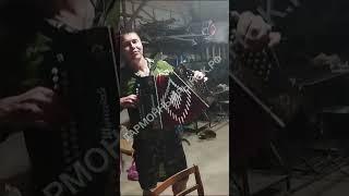 Гармонист с харизмой вжаривает от души любимые и известные мелодии!