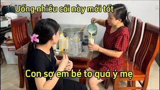 Cô Thơm Đóng Nước Đậu Vào Lọ Để Mang Lên Cho Ánh Với Để Hằng Uống Dần