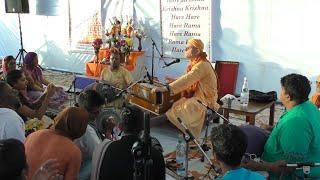 HH Kadamba Kanana Swami - beach kirtan in Mauritius 29.09.2018