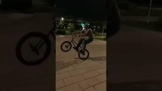 ВЗОРВАЛОСЬ колесо во время трюка #bmx #night #youtubeshorts #ride