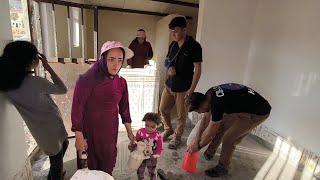 Love and Dance while Cleaning the House: Afsaneh House Washing with the Help of Mohammad