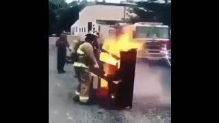 Пожарный решил сыграть на пианино 