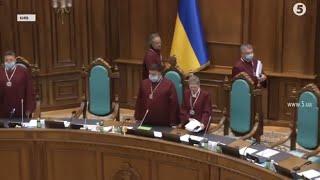 Конституційність "мовного закону": як судді "відшмагали" запитаннями "ексрегіонала" Долженкова