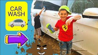 Danyel and Deniz play car wash with mom and dad spielen Autowäsche araba yıkama funny kids stories