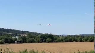 Landung mit anhängendem Segelflugzeug