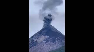 Lightning strikes a volcano 