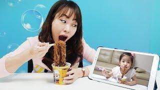 배고픈데 뭐 먹을거 없나~?서은이 엄마의 짜장면먹기 놀이 먹방 Pororo Black Noodle MUKBANG