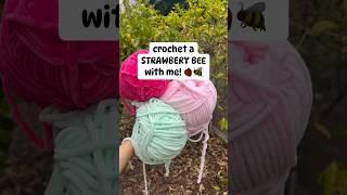 crochet a strawberry bee with me!  #crochet #crochetplushie #amigurumi #shorts #crochettutorial