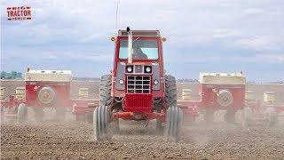 INTERNATIONAL 1566 Tractor Planting Corn