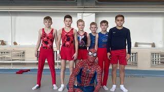 Человек паук в спортивном зале ! Spider-Man