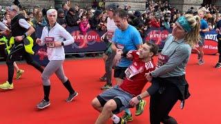 Všichni běžci na startu  All runners Prague Halfmarathon 2023 @Runczech