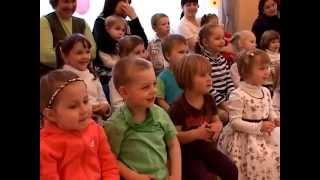 Мальвина и Буратино на детском празднике.