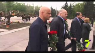2 мая  Возложение цветов у Дома профсоюзов