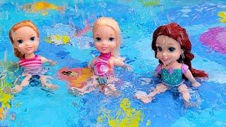 Splash pad ! Elsa & Anna toddlers - surprise - water fun - games