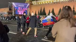 Russians celebrate in Moscow after Putin annexation - Ukraine War