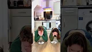 An interesting dual-screen video. Welcome to follow and like!#Pranks everyday#youtubeshorts#wenzi