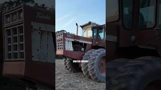 International Harvester 4366 disking #tractorvideo #farmequipmentinaction