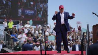 Thousands brave the heat to attend Las Vegas Trump rally