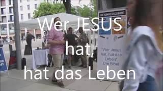 Straßenmission in Pforzheim: WER JESUS HAT, HAT DAS LEBEN! Drei Straßenprediger