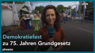 phoenix-Reporterin Katharina Kühn beim Demokratiefest zu 75. Jahre Grundgesetz
