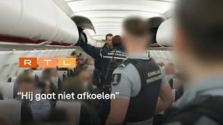 Nick & Bram halen vervelende passagier onder luid applaus uit vliegtuig | Schiphol Airport