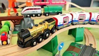 BRIO World | Brio Mighty Gold Locomotive Train | Build & Play With Wodden Train Tracks For Toddlers