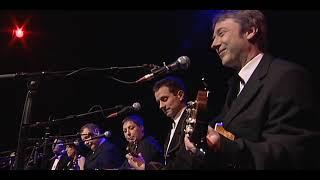 Leaning on a Lamp Post - The Ukulele Orchestra of Great Britain