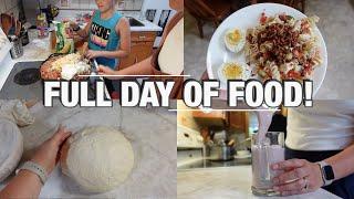 WHAT WE EAT IN A DAY! | GETTING CREATIVE IN THE KITCHEN