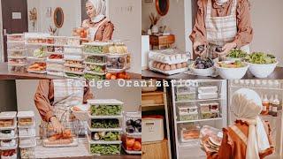 FOOD PREPARATION FRIDGE ORGANIZATION,ORGANIZE THE CONTENT OF THE REFRIGERATOR USING A FOOD CONTAINER