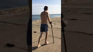 Сочинский пацан делает сальтуху с поломанной ногой