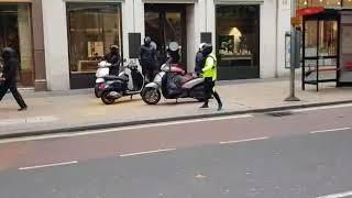 Robbery in London Oxford Street