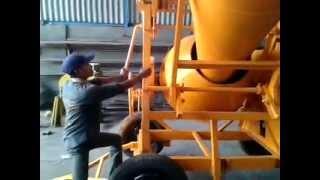 Mechanical hopper mixer, concrete mixer